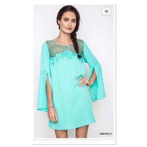 🎉HP🎉BELL SLEEVE DRESS
